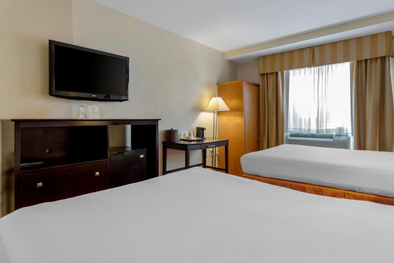 Best Western Plus Brooklyn Bay Hotel New York Exterior photo
