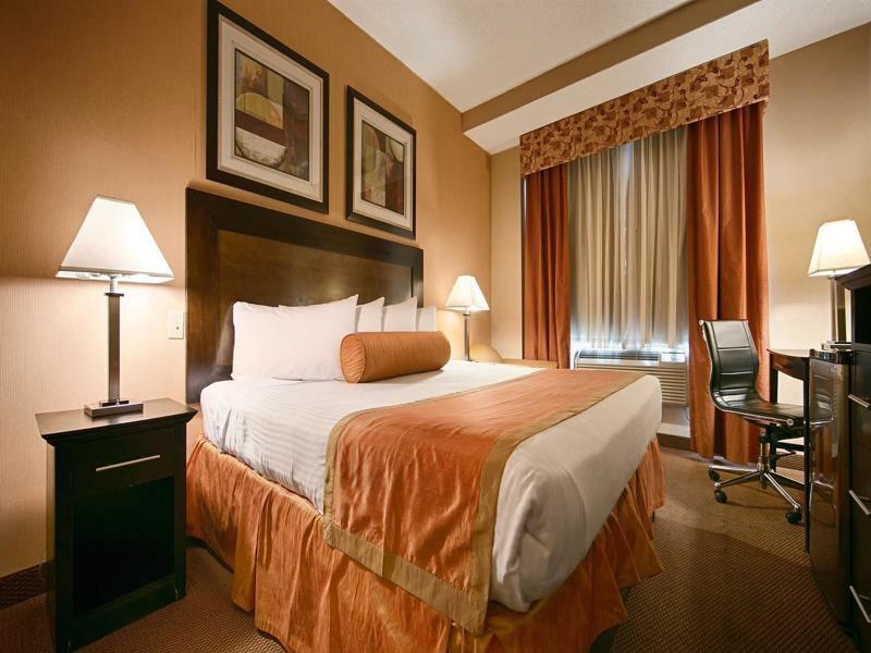 Best Western Plus Brooklyn Bay Hotel New York Exterior photo